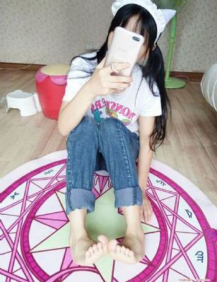 厨房娇妻被朋友胯下挺进